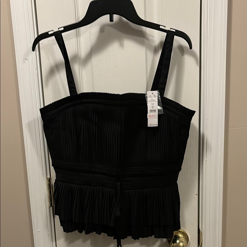 Black sleeveless camisole with scoop neck and pleated bustier style